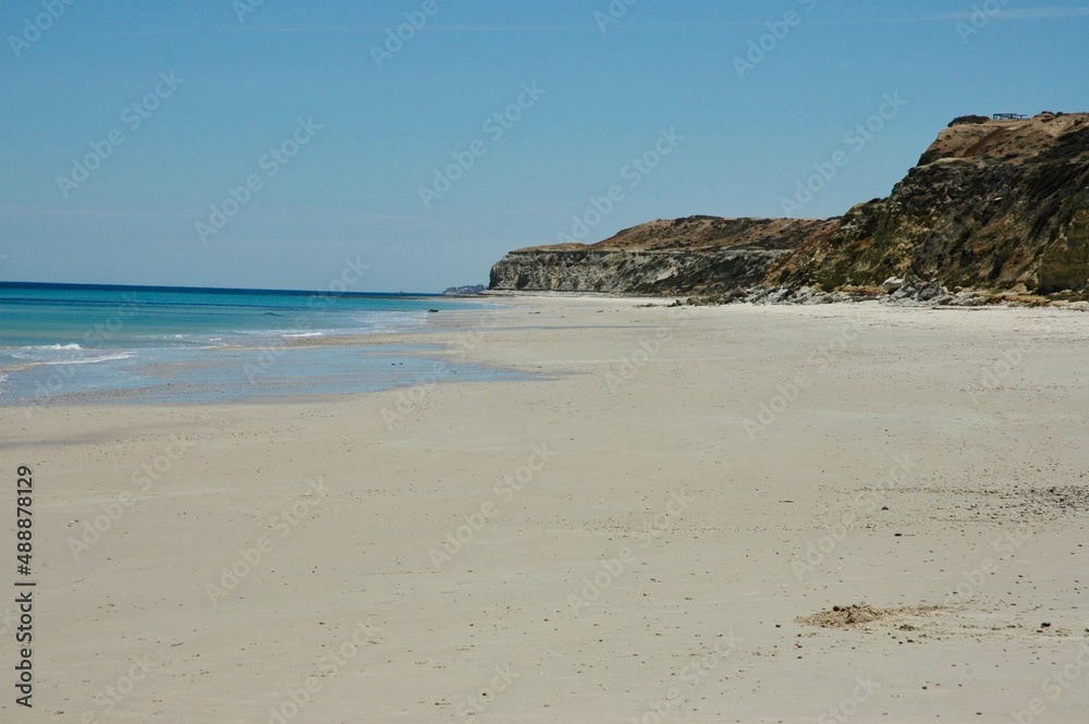 Spiaggia bianca a pochi chilmetri da Adelaide .South Australia.