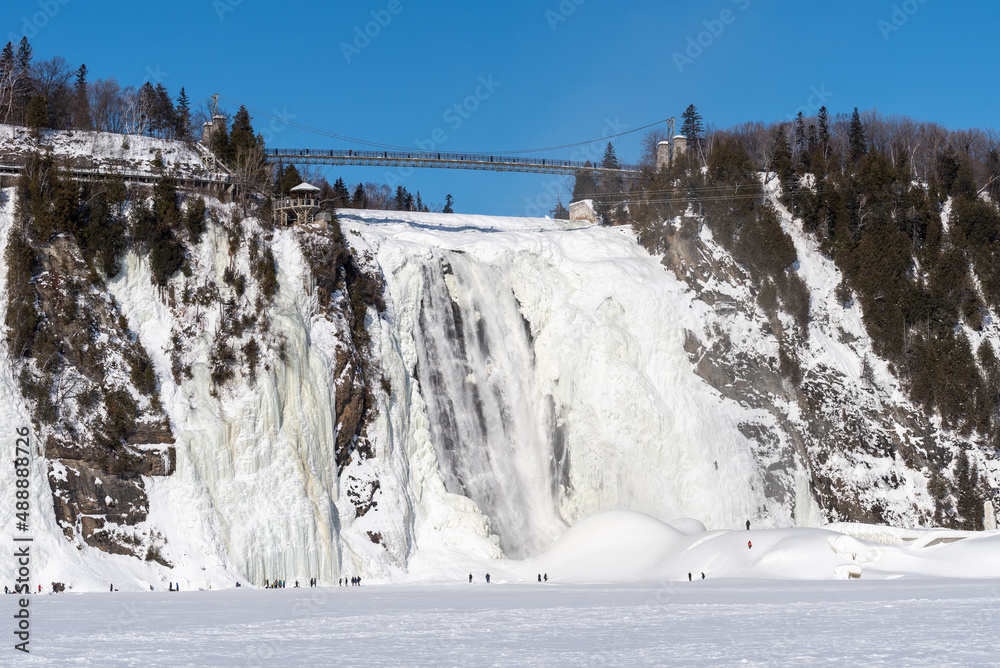 Φωτογραφία Winter landscape of the Montmorency Falls national park of the Sepaq (Quebec city, Quebec, Canada)