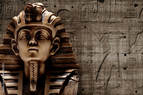 Foto Stone pharaoh tutankhamen mask