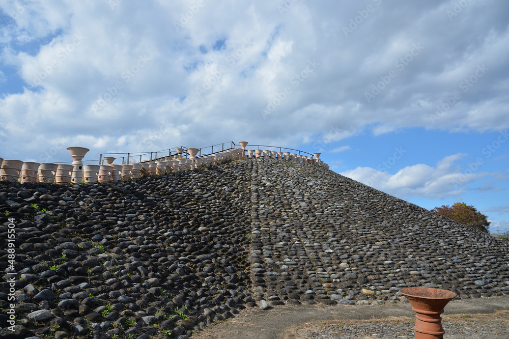 保渡田古墳群「八幡塚古墳」、前方後円墳、後円部 StockFoto Adobe Stock