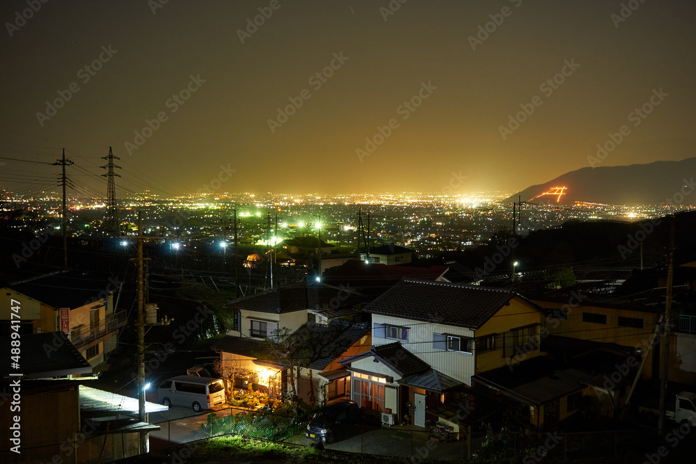 Obraz premium 山梨県勝沼市 勝沼ぶどう郷駅からの夜景 