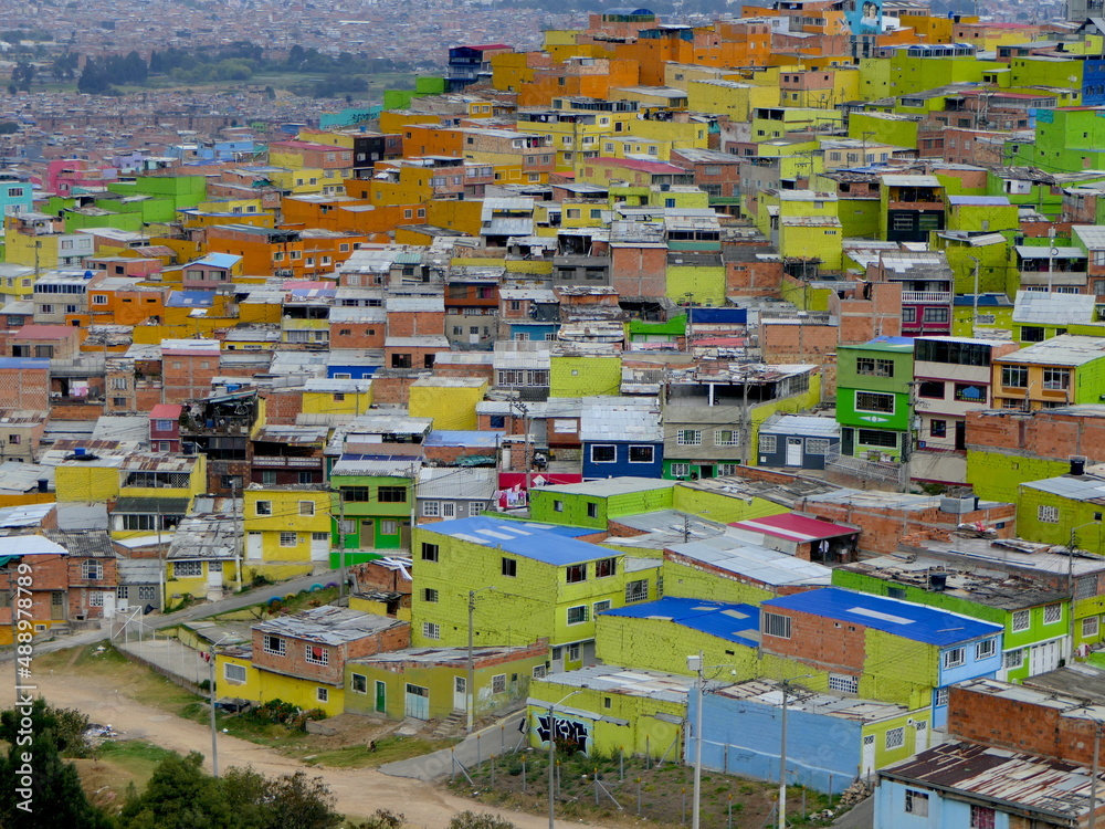 Fototapeta premium bunte Häuser im Slum El Paraiso in Bogota