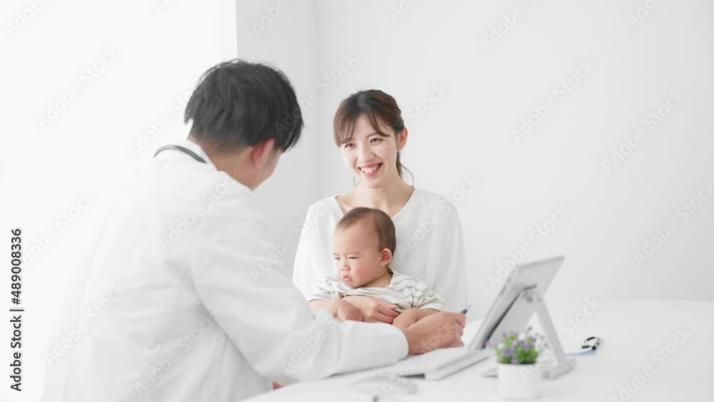 定期検診を受ける赤ちゃん 医療イメージ 定期検診を受ける赤ちゃん 医療イメージ