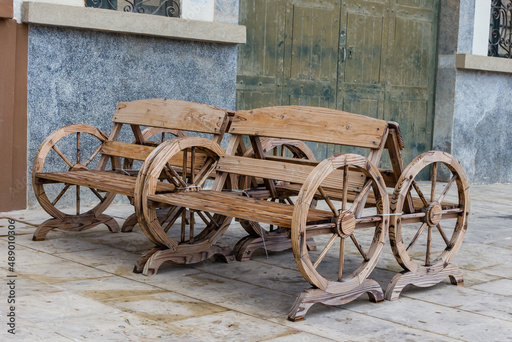 old wooden bench 