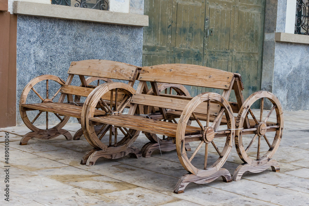 Obraz premium old wooden bench 
