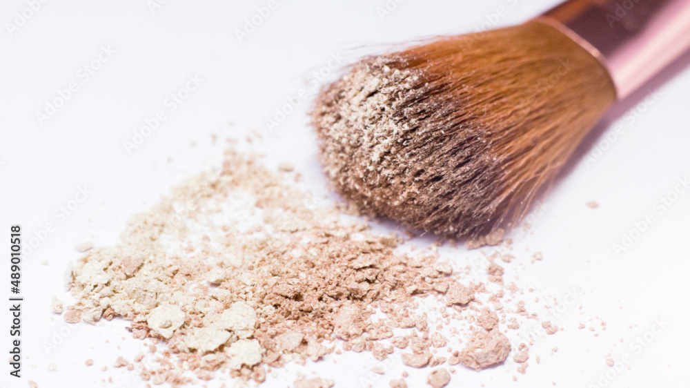 Large brush and powder, eye shadow, cosmetics set Large brush and powder, eye shadow, cosmetics set