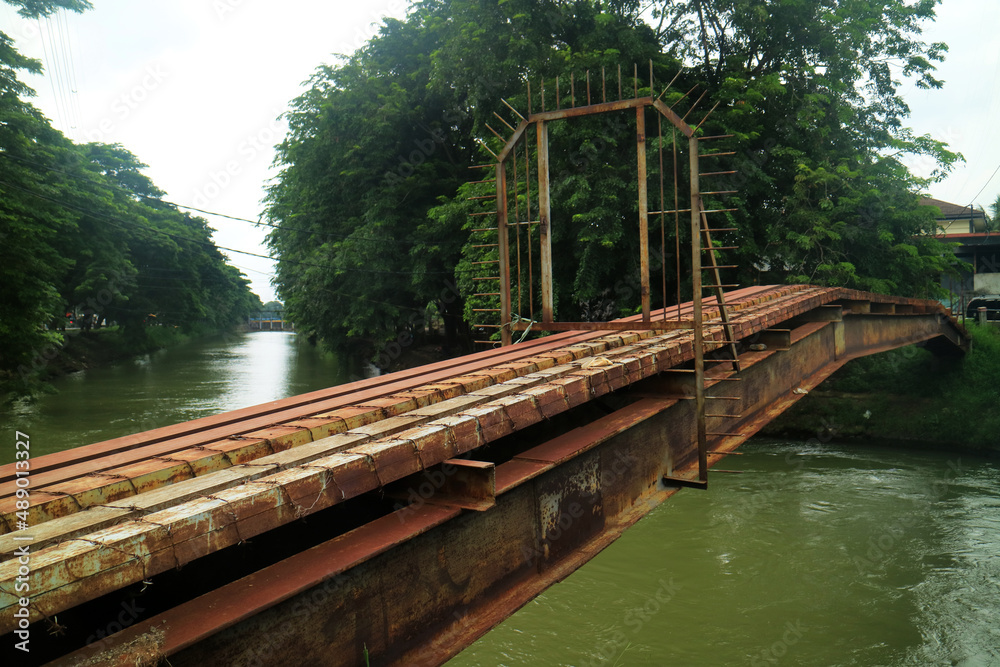 rusty aqueduct bridge over the river rusty aqueduct bridge over the river