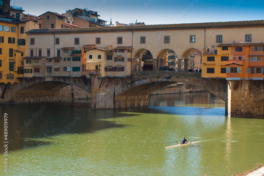 Italia, Toscana, la città di Firenze. Il Ponte Vecchio e fiume Arno.
