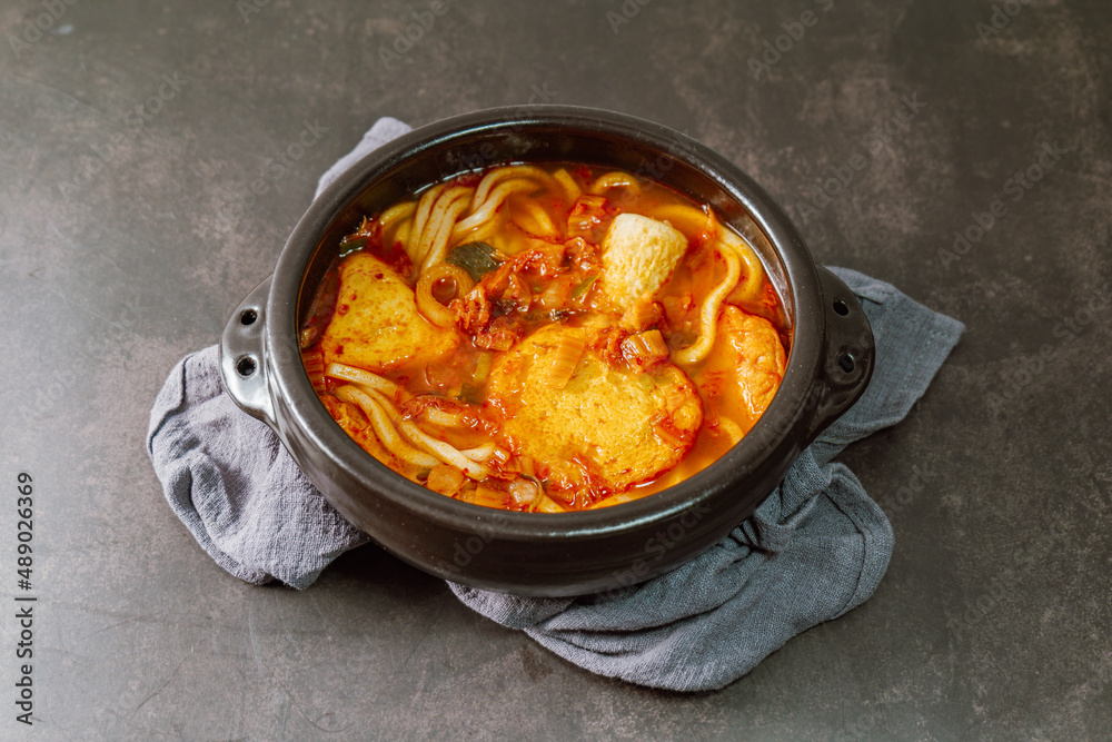 kimchi nabe udon (Japanese-style Kimchi Hot Pot Udon) kimchi nabe udon (Japanese-style Kimchi Hot Pot Udon)