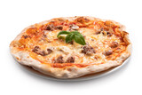 Deliziosa pizza italiana condita con pecorino, sugo e salsiccia di maiale 