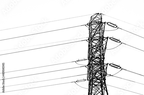 Słup elektroenergetyczny czarno biały © ErOn