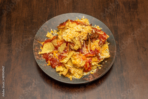 Crispy baked nachos with strips of fried bacon and melted mozzarella cheese. A simple and spectacular combination