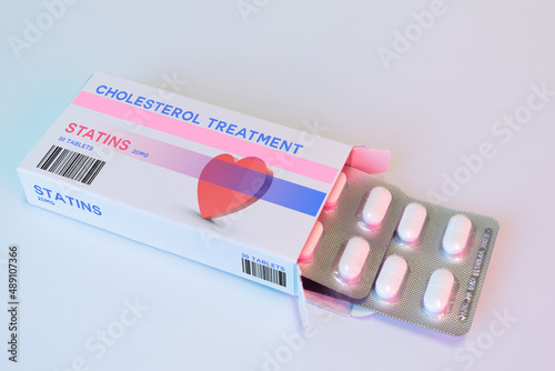 statins drug treatment for cholesterol, pills photo