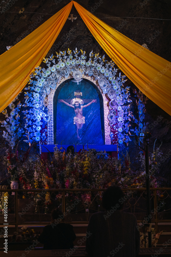 Fototapeta premium Señor de Muruhuay image in church Acobamba Tarma. People praying in front of Señor de Muruhuay.The Lord of Muruhuay is one of the most important religious representations in central Peru.