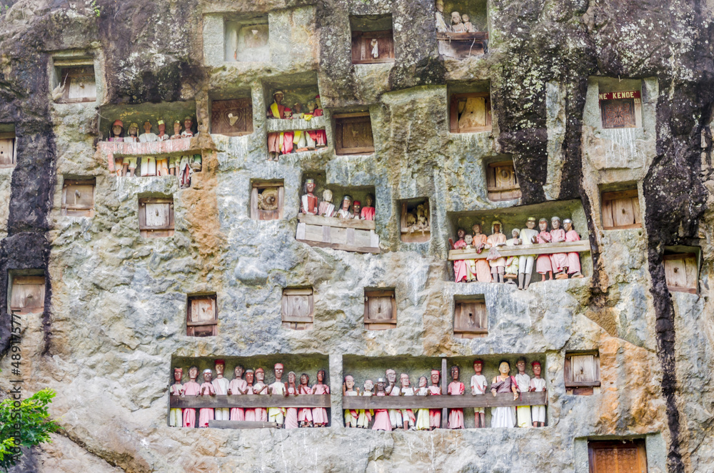 Views in detail of Rantepao and Tana Toraja Regency. Shoeing the graves, rice fields and markets. South Sulawesi Views in detail of Rantepao and Tana Toraja Regency. Shoeing the graves, rice fields and markets. South Sulawesi