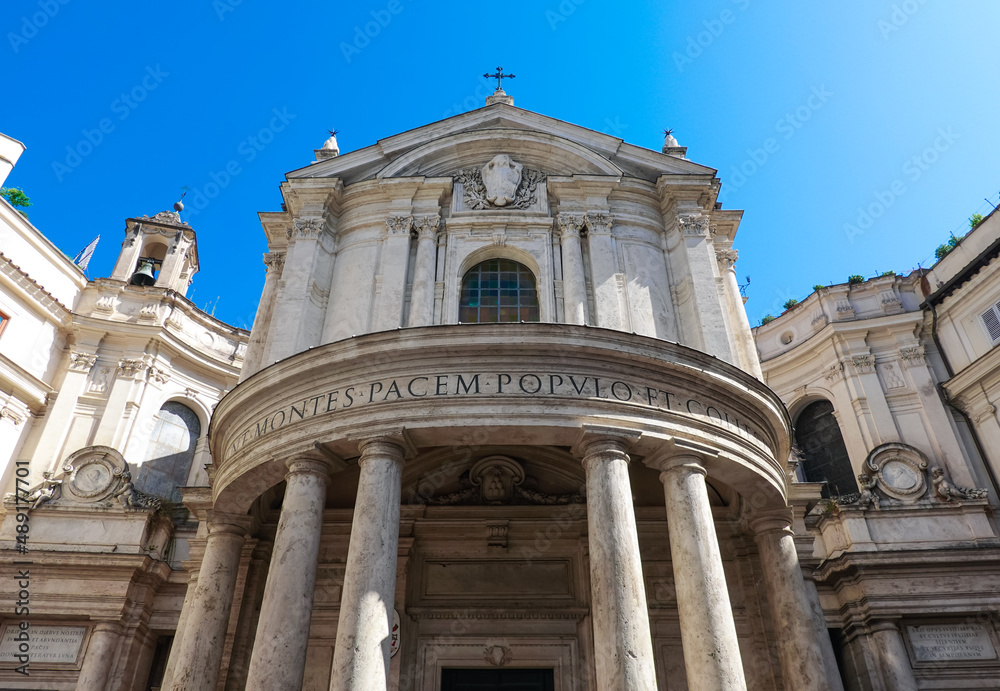 Santa Maria della Pace　ラファエロのフレスコ画が遺るサンタ・マリア・デッラ・パーチェ教会（ローマ）