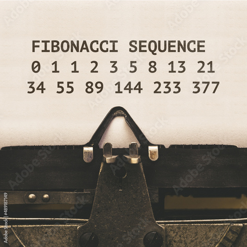 Obraz na płótnie Fibonacci Sequence Numbers written on vintage type writer from 1920s w salonie
