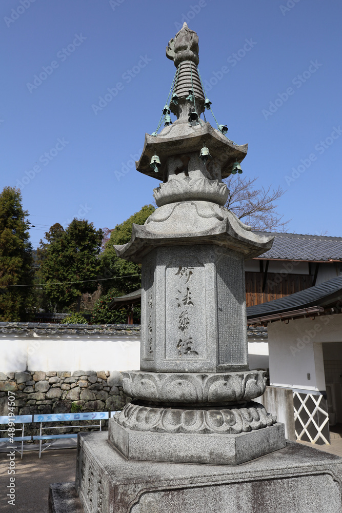 生源寺の灯籠