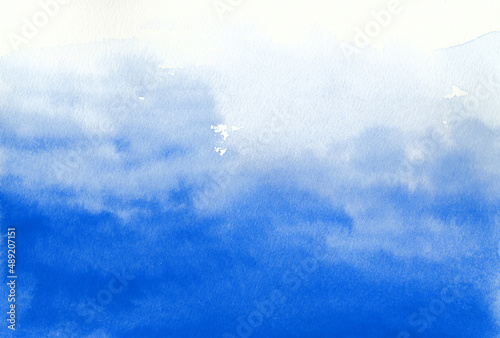 夏の自然をイメージした水彩イラスト　背景　青　空　海 © gelatin
