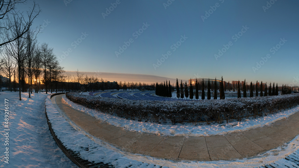 Fototapeta premium night winter park of the city of Krasnodar. Galitskogo park