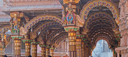 Fotografija The brightly decorated Burmese teak archways in the Hindu Shri Swaminarayan Temp