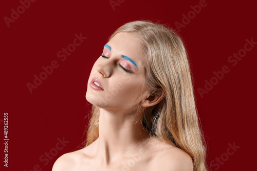 Young woman with creative b...