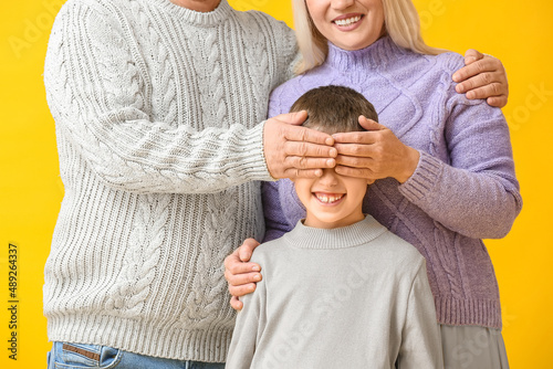 Grandparents closing little...