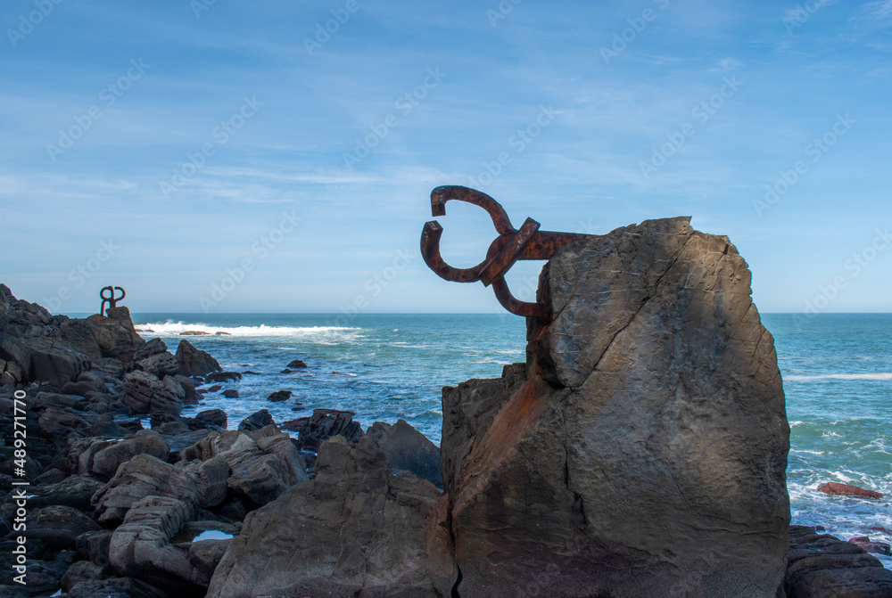 Fototapeta premium El Peine deL viento, sculpture à San Sebastina (Donostia) - Espagne