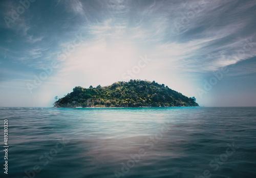 small tropical island in the middle of the ocean © Melinda Nagy