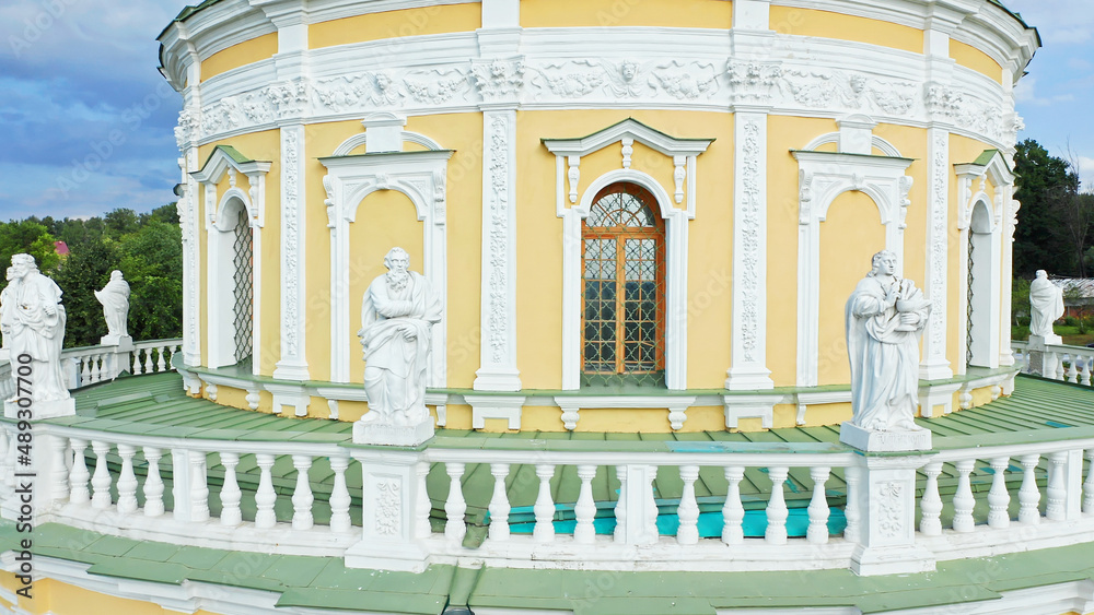Fototapeta premium Podmoklovo. Church of the Nativity of the Blessed Virgin Mary (1714-1722). beautiful nature shots from a drone, the beauty of Russia, the Oka river, aerial view