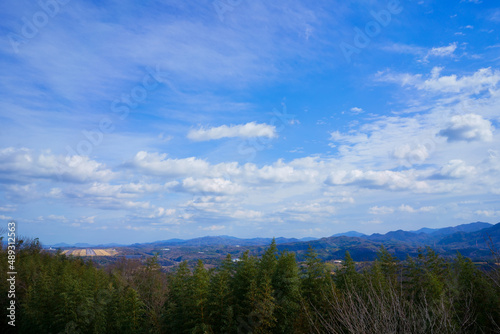 冬の空　遠方に高松空港(香川県高山航空公園より撮影)