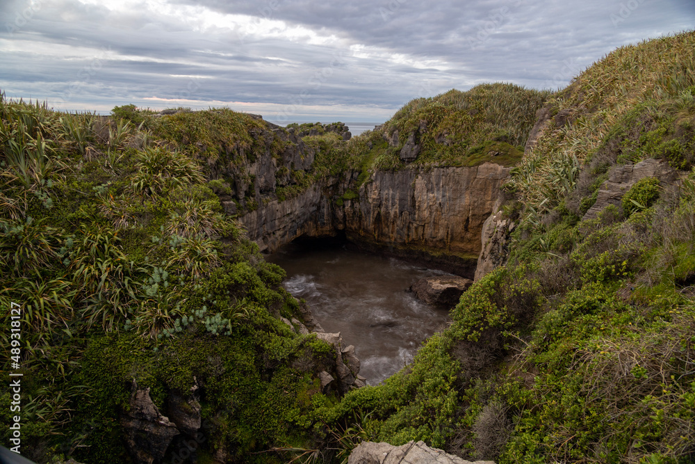 Obraz premium Blowhole in the cliffs