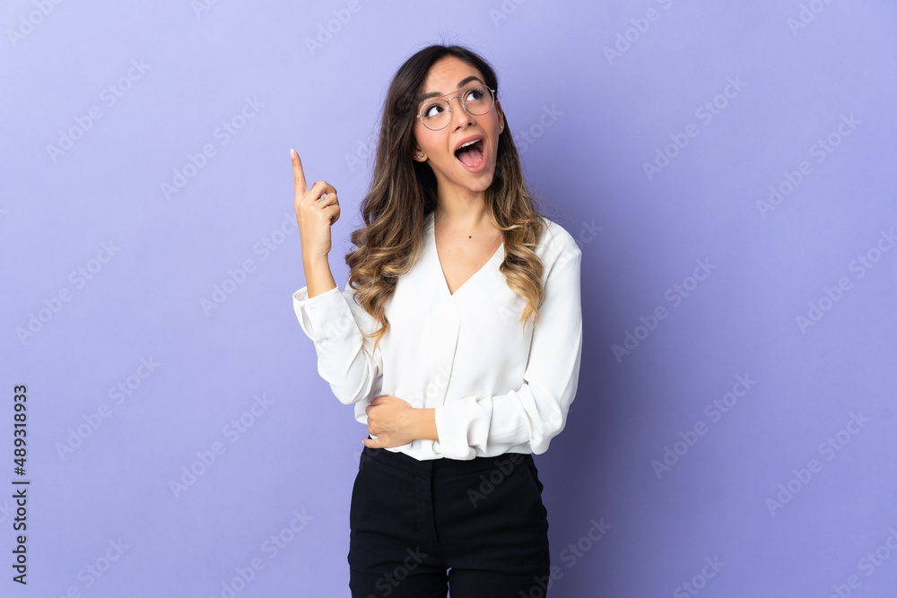 Young caucasian woman isolated on purple background intending to realizes the solution while lifting a finger up Young caucasian woman isolated on purple background intending to realizes the solution while lifting a finger up