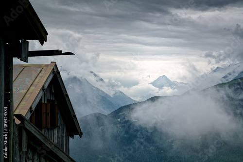 Abendliche Gewitterstimmung über den Gipfeln der Ötztaler Berge, Alpen, Tirol, Österreich, Europa