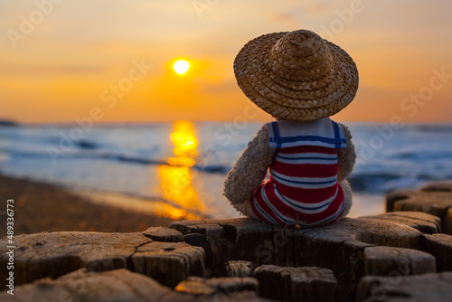 Принти на полотні Tranquil Evening Time at Beach Shore / Teddy bear wear nostalgic sailor suit and