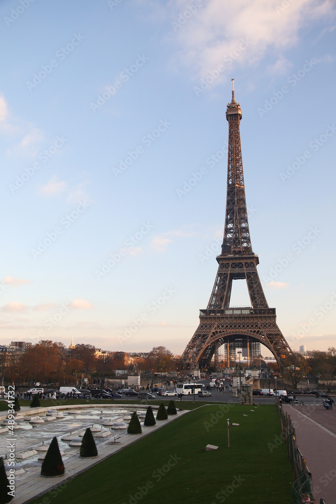 The view of the Eiffel tower from Trocadero hill, Paris	