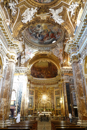 主祭壇　サンタ・マリア・デッラ・ヴィットリア教会(イタリア ローマ) © WAWA