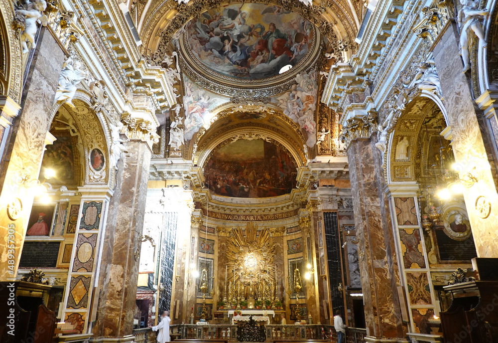 主祭壇　サンタ・マリア・デッラ・ヴィットリア教会(イタリア ローマ)