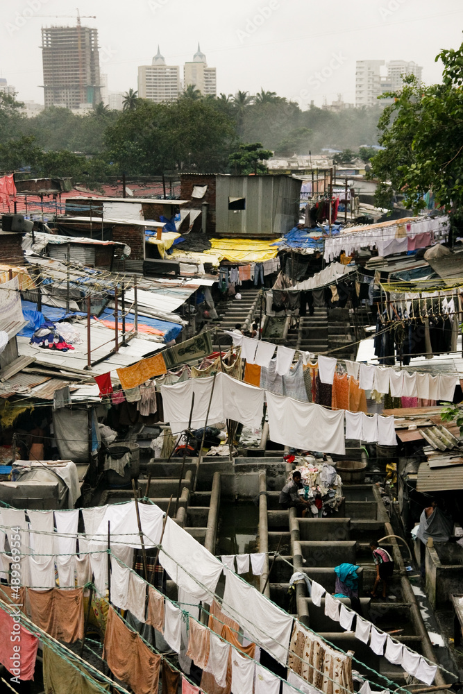 Eine Wäscherei mitten in der Stadt in Mumbai, Indien
