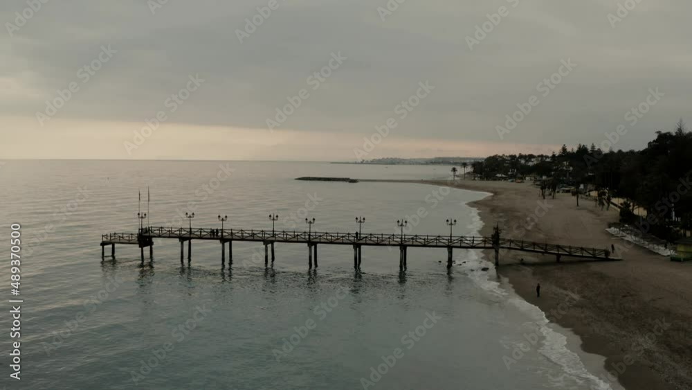 bonito embarcadero en una playa de la ciudad de Marbella en la Costa del Sol, Andalucía bonito embarcadero en una playa de la ciudad de Marbella en la Costa del Sol, Andalucía