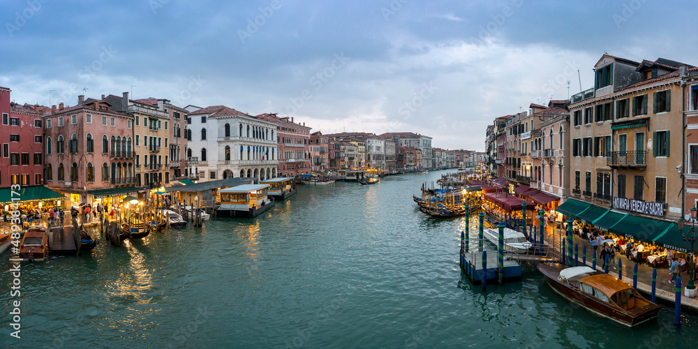 Panorama von der Rialto-Brücke in Venedig, Italien