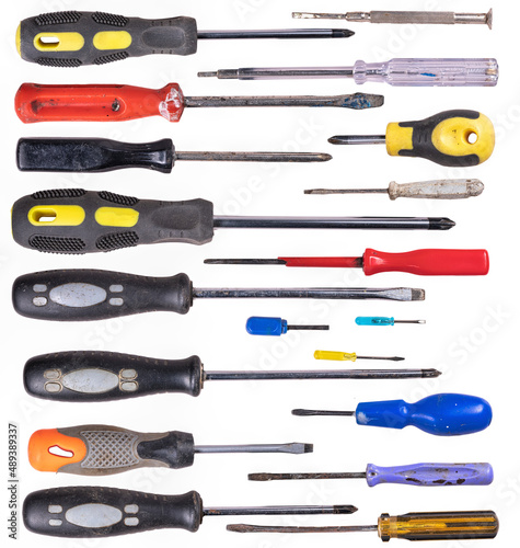 Various types and sizes of screwdrivers for attaching screws.