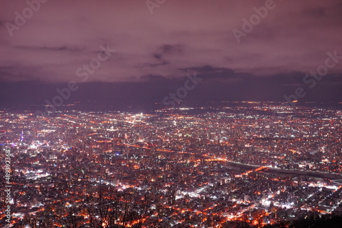 日本 北海道 札幌 藻岩山 山頂展望台からの夜景 © Eric Akashi