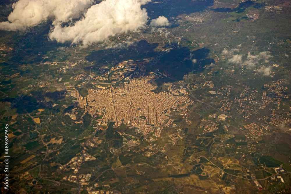 Fototapeta premium vista aerea città di Paternò