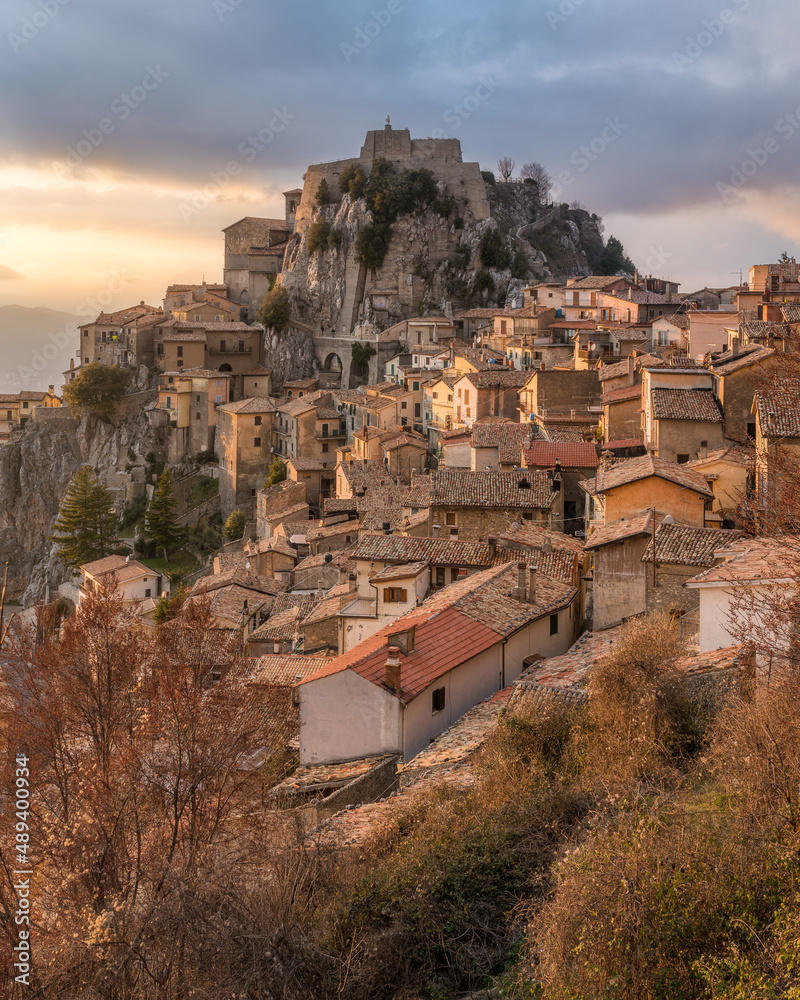 Obraz premium Cervara di Roma in the late afternoon, beautiful village in Rome Province, Lazio, Italy.