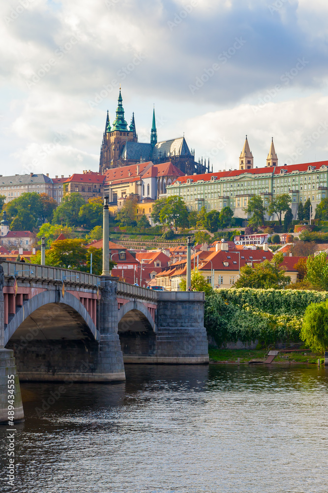 Naklejka premium Manesuv bridge and Mala Strana district in Prague