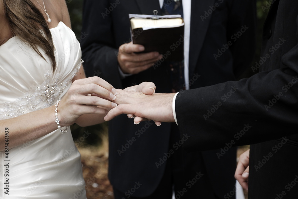 Obraz premium She puts on his ring