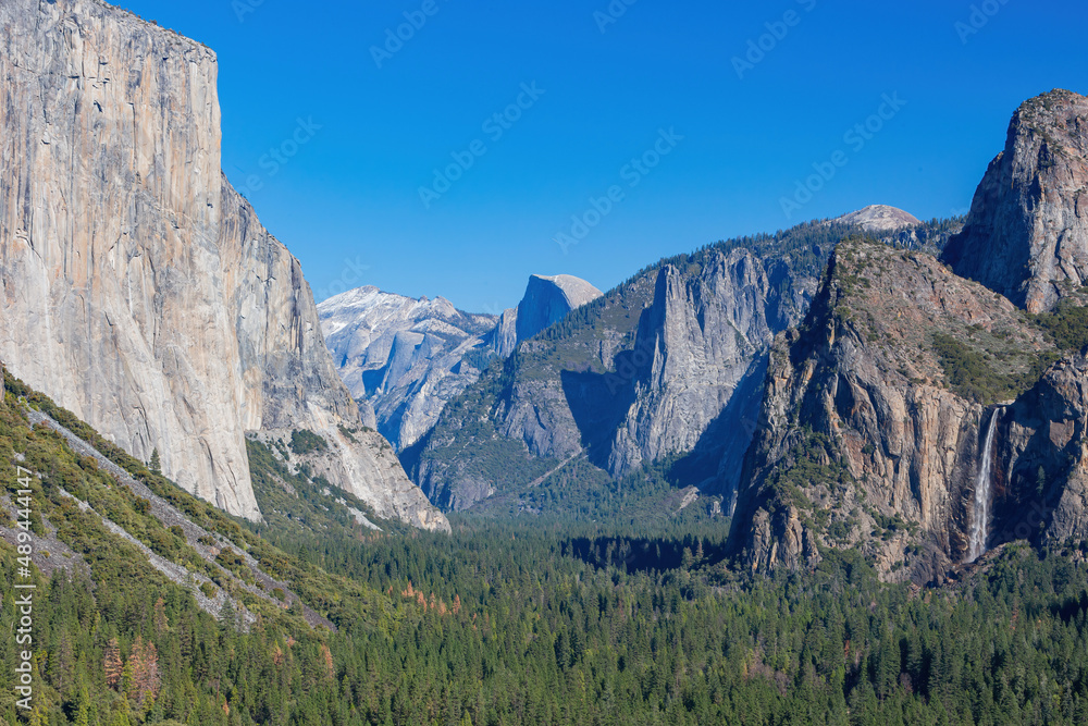 Sunny view of the Tunnel View of Yosemite National Park