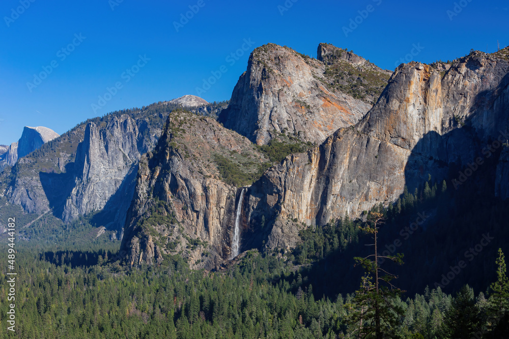 Sunny view of the Tunnel View of Yosemite National Park