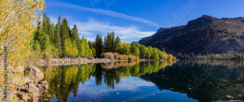 Sunny view of the fall color of Silver Lake © Kit Leong